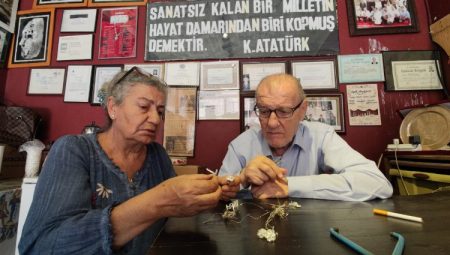 Eşi ile birlikte 70 yıldır telkariye hayat veriyorlar