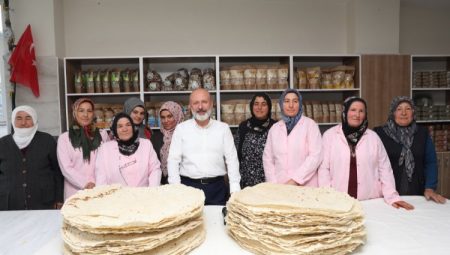 Başkan Çolakbayrakdar, “Kırsal mahallelerde örnek hizmetlere imza atıyoruz”