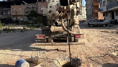 Hatay'da tıkanan altyapı hatları temizleniyor