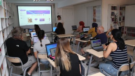 İzmir Çiğli’de kadınlara dijital okuryazarlık desteği