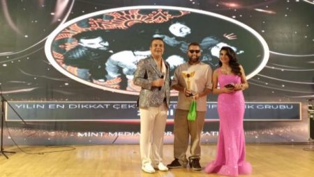 Zemin “Yılın En Dikkat Çeken Alternatif Rock Müzik Grubu” ödülünü aldı!