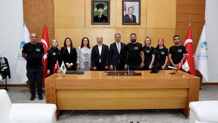 Başkan Alemdar çalışma arkadaşlarıyla bayramlaştı