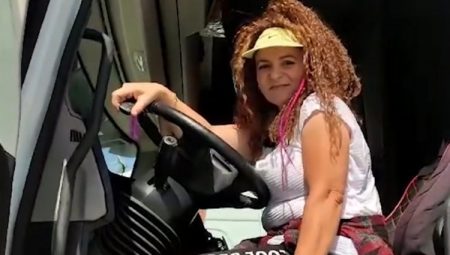 Çocuklarının okulu için tır şoförlüğü yapıyor