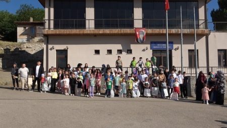 Gelemiç köyünde çocuklar bayramı Adak Geleneği ile kutladı