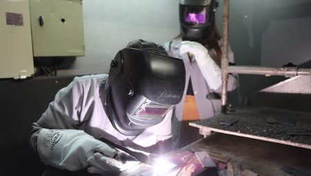 İstanbul’da kadınlar ‘kaynakçılık’ öğreniyor