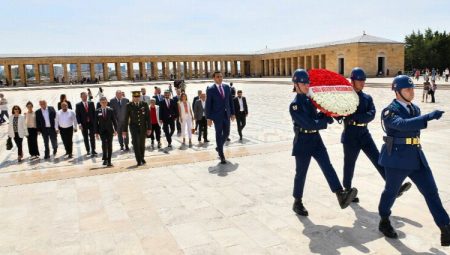 İzmir Çiğlililer Anıtkabir'de Ata'nın huzurunda