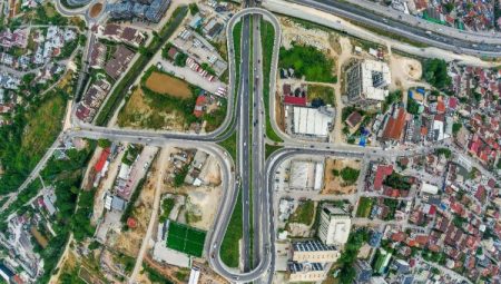 Kocaeli Solaklar Köprülü Kavşağı’na kadın eli