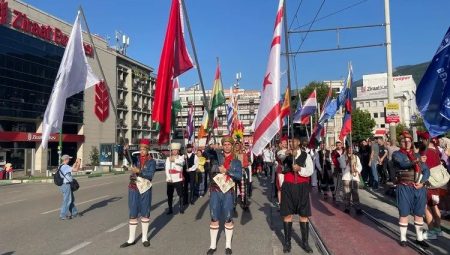 36. Altın Karagöz Halk Dansları yarışması başladı