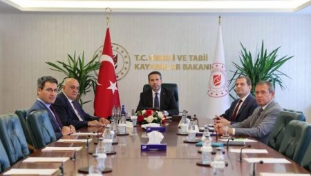 Bakan Bayraktar Konyalı pancar ekicilerini ağırladı