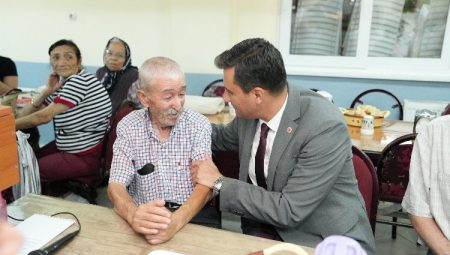Başkan Zeyrek, Manisa Cemevi’nde yurttaşlarla oruç açtı