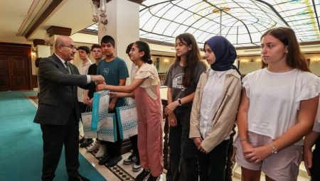 Bursa'da LGS birincileri Valilik Makamı'nda