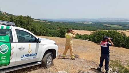 Jandarma orman yangınlarıyla mücadelede ediyor