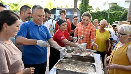 Antalya Muratpaşa’da aşure ikramı