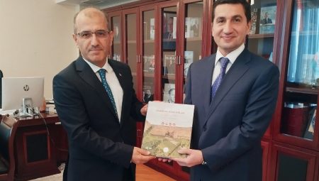 ‘Azerbaycan’ın Sırları’ kitabı Hacıyev’e takdim edildi