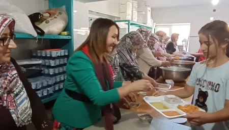 Bilecik’te köylü kadınlarından aşure etkinliği