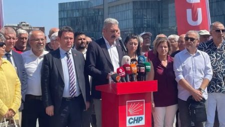 Bursa’da Nihat Yeşiltaş eğitim sistemini eleştirdi