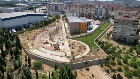 Çayırova Duyu Bahçesi’nde çim serimi başladı