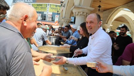 Geyve’de binlerce kişiye aşure ikramı