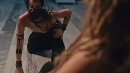 Gülben Ergen ‘Nanik’te zenne oynattı