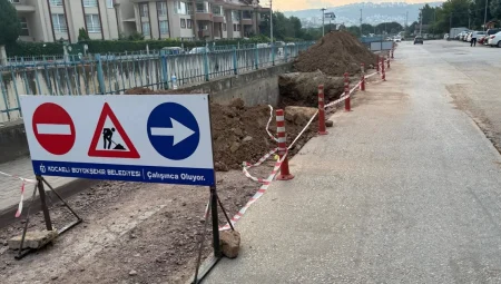 Kocaeli’de Akarca deresi üzerine yaya köprüsü hazırlığı