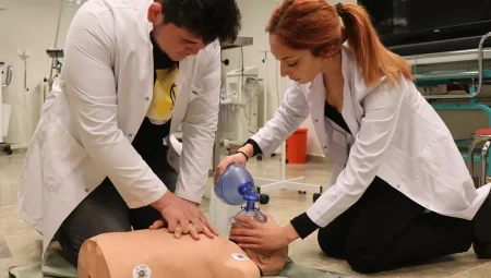 Sağlık teknikerleri sektörün iş yükünü hafifletiyor