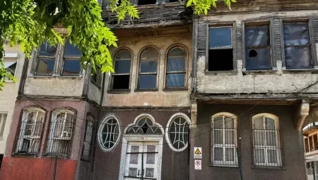 Setbaşı’ndaki bu bina, tehlike yaratıyor