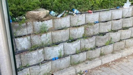 Vatandaş çöp konteyneri olmayan duraktan şikayetçi