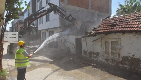 Yıldırım’da metruk binalara karşı çalışmalar devam ediyor