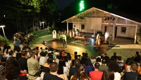 Nilüfer’de tiyatro keyfi Ormandaki Kulübe’de başladı