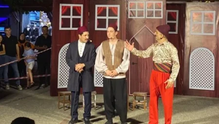 Ayyar Hamza Çarşı Meydanında izleyiciyle buluştu