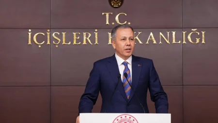 Bakan Yerlikaya: Manisa’da yangın nedeniyle 1440 kişi tahliye edildi