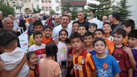 Belediye Başkanı Arı mahallelerde vatandaşlarla buluşuyor