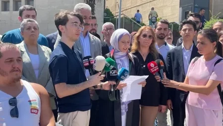 Bursa’da CHP gençlik kollarından sosyal medya kısıtlamalarına tepki