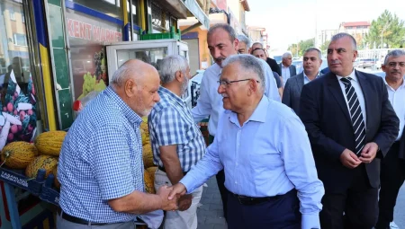 Büyükkılıç, Tomarza’da Dadaloğlu’nun torunları ile buluştu