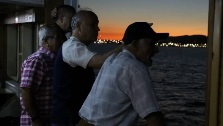 Kocaeli Büyükşehir’den 65’lik çınarlara mehtap turu