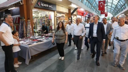 İnegöl Çarşısında alışveriş şenliği bereketi