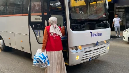 İzmit Belediyesinden emekçilere ’Hayırlı İşler’ ziyaretleri