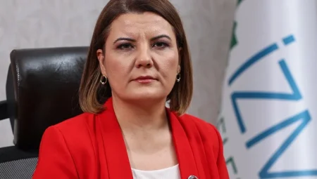 İzmit’te Başkan Hürriyet, 17 Ağustos’ta yitirilen canları andı