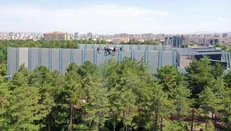 Kocasinan Belediyesi açık alanları drone ile ilaçlıyor