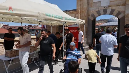 Nevşehirlilere Haniye onuruna gül suyu ve lokum