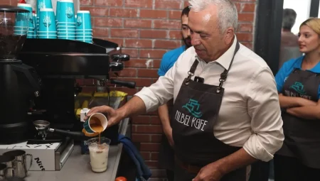 Nilüferliler’in yeni buluşma noktası ‘Nilbel Kafe’ hizmette… Kahveler Başkan’dan