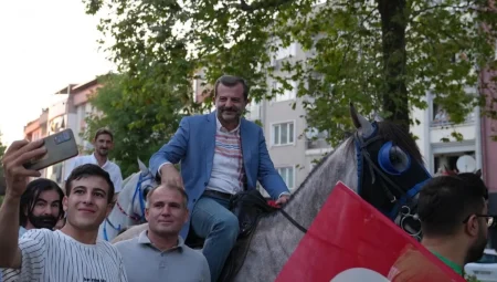 Bursa Gürsu’da Başkan Işık atlı kortejin başını çekti