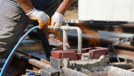 Kocaeli’de Alikahya Tramvay Hattı’nda raylar döşeniyor