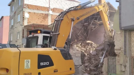 Osmangazi’de metruk bina temizliği