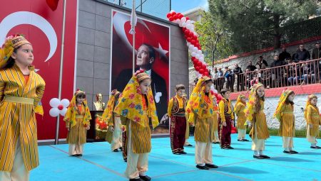 23 Nisan coşkusu sarsıntıyla yarım kaldı