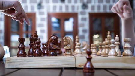 ABD’li ve Nijeryalı oyuncular en uzun müddet satranç oynama rekorunu kırdı