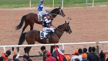 Adana’da Akdeniz Derbisi’nin kazananı ‘Dapper Man’ oldu!