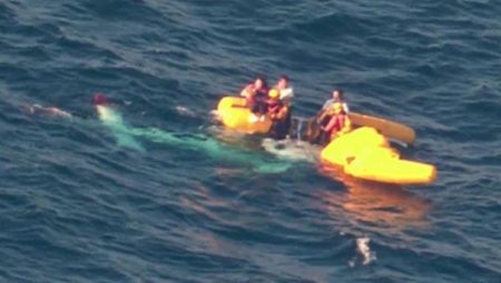 Ambulans helikopter denize düştü: 3 meyyit