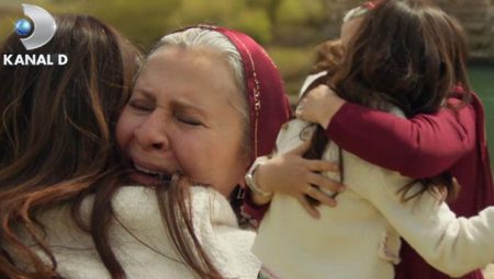 Annelerin ortak acısı buzları eritiyor… Uzak Kent’te his dolu anlar