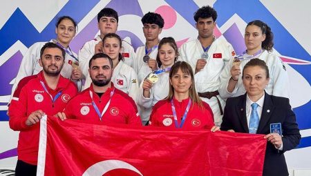 Bakan Bak: ‘Okul sporlarındaki muvaffakiyetler yarınların habercisidir’